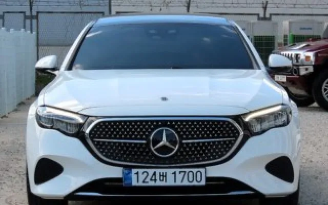수원중고차사이트순위 E-클래스 W214 E200 매물 사진 6 - 2025/11 3,843km