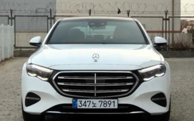수원중고차사이트순위 E-클래스 W214 E300 4MATIC 매물 사진 2 - 2025/09 607km